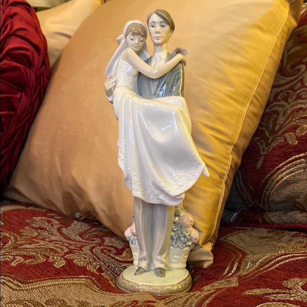 Lladro - Porcelain Bride and Groom Figurine
